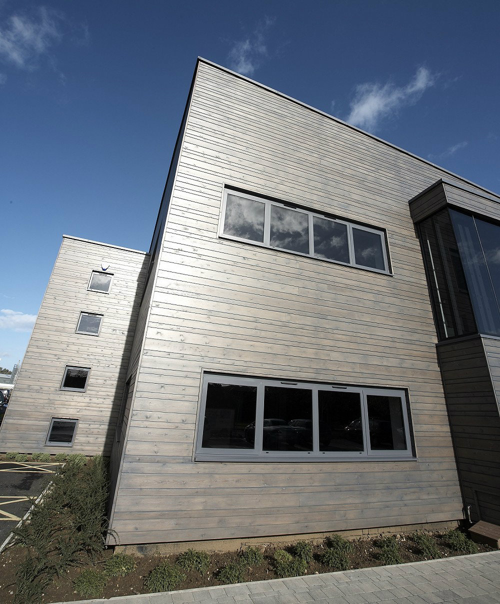 New office block glazed with aluminium windows