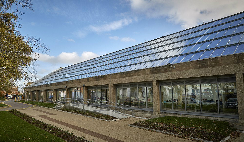 Aluminium windows and curtain walling at Hull College